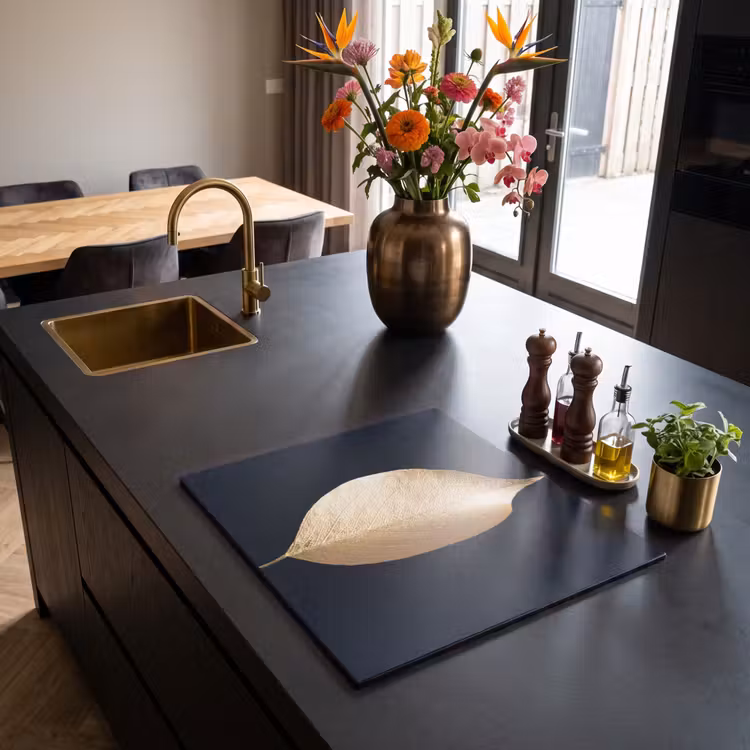 Induction hob protector - Solitary Leaf in Gold — 2