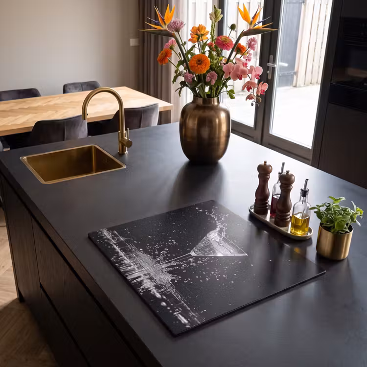 Induction hob protector - Monochrome Splashing Martini — 2