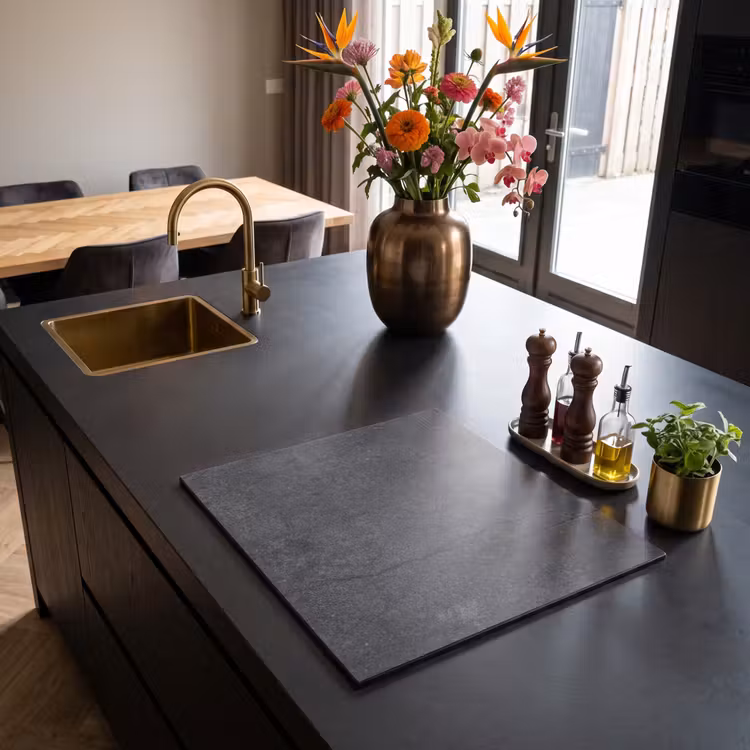 Induction hob protector - Story of Concrete and Time — 2