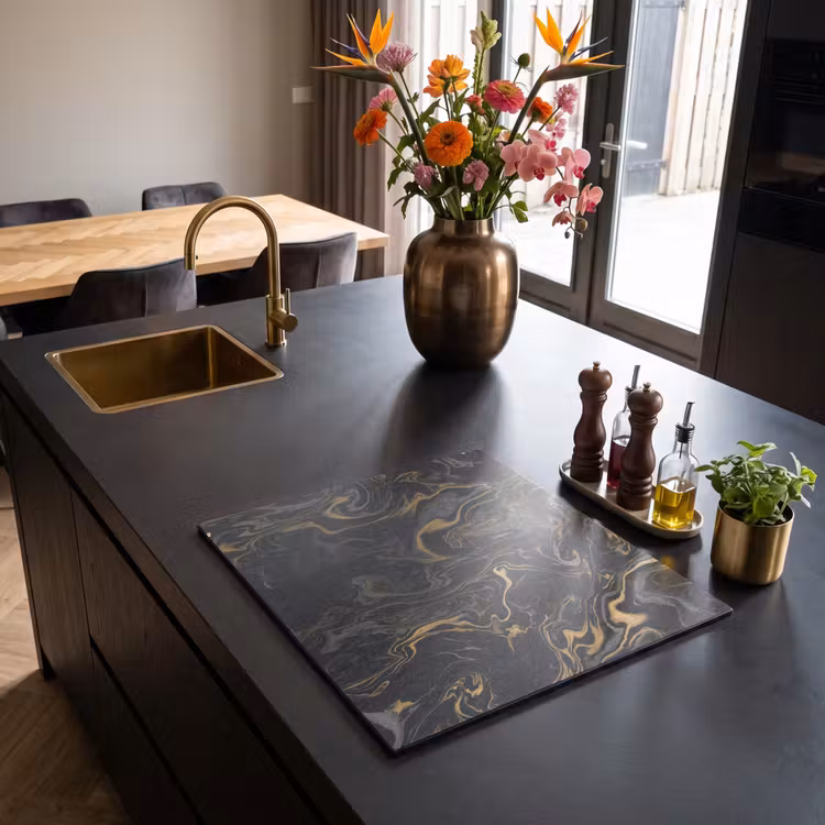 Induction hob protector - Golden Rivers in Black Marble — 2