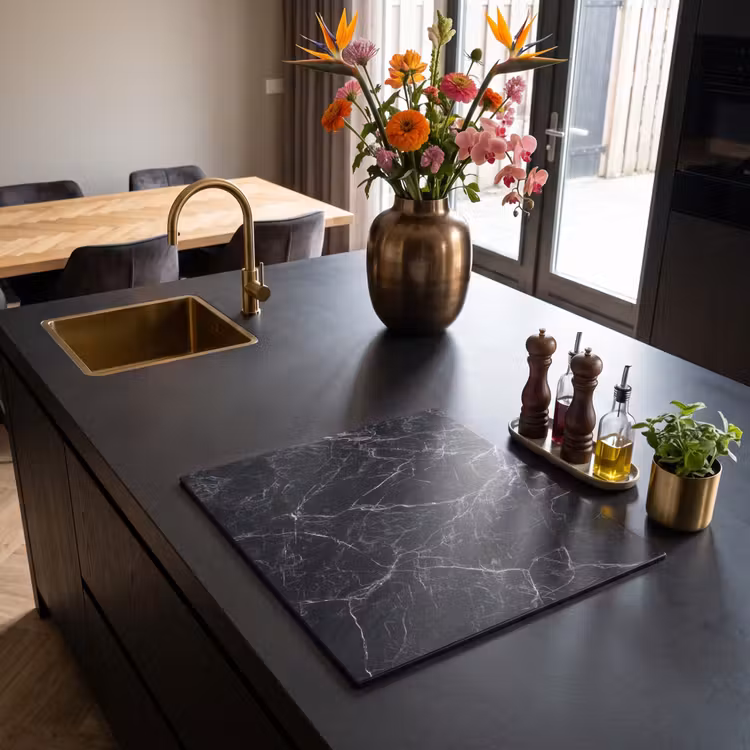 Induction hob protector - Lightning Bolt by Black Marble — 2
