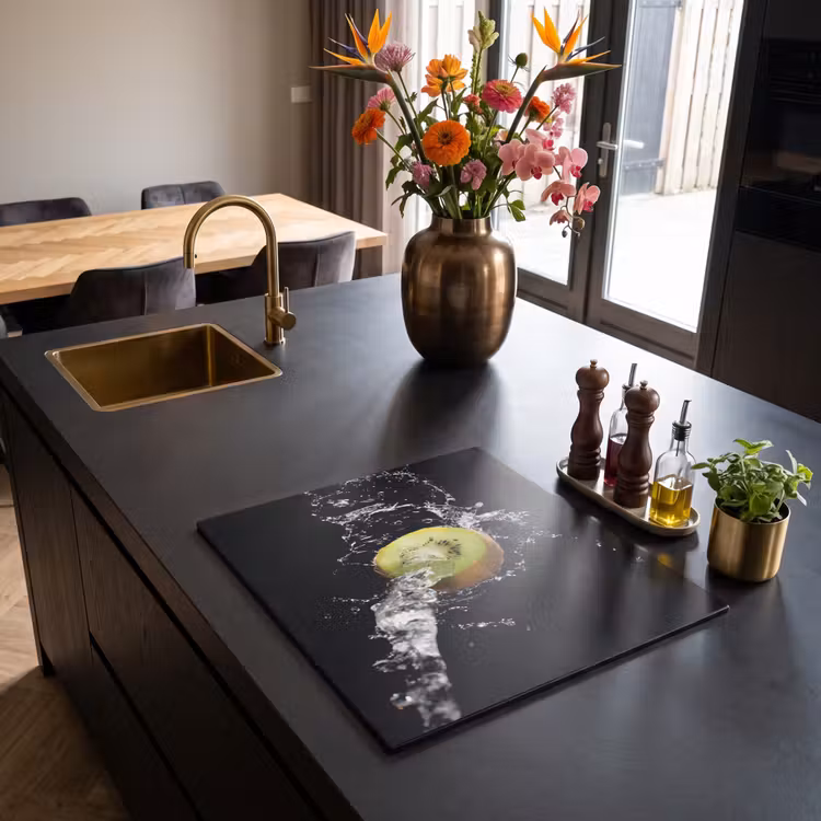 Induction hob protector - Kiwi in Water Artwork — 2