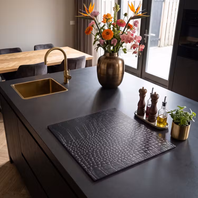 Induction hob protector - Crocodile Skin in Monochrome — 2