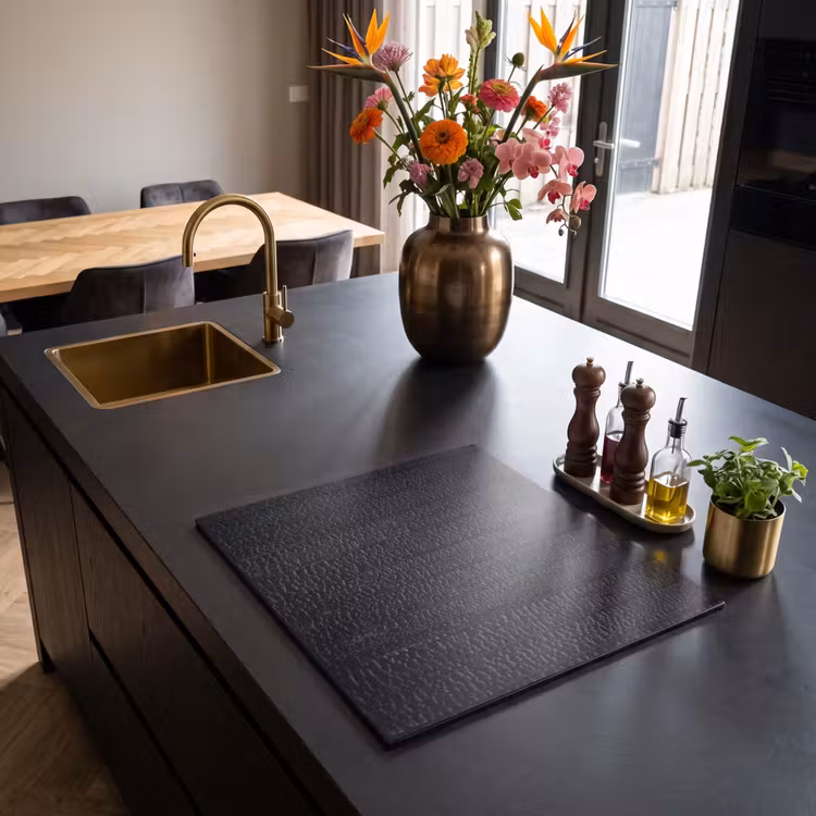 Induction hob protector - Weathered Black Wood — 2
