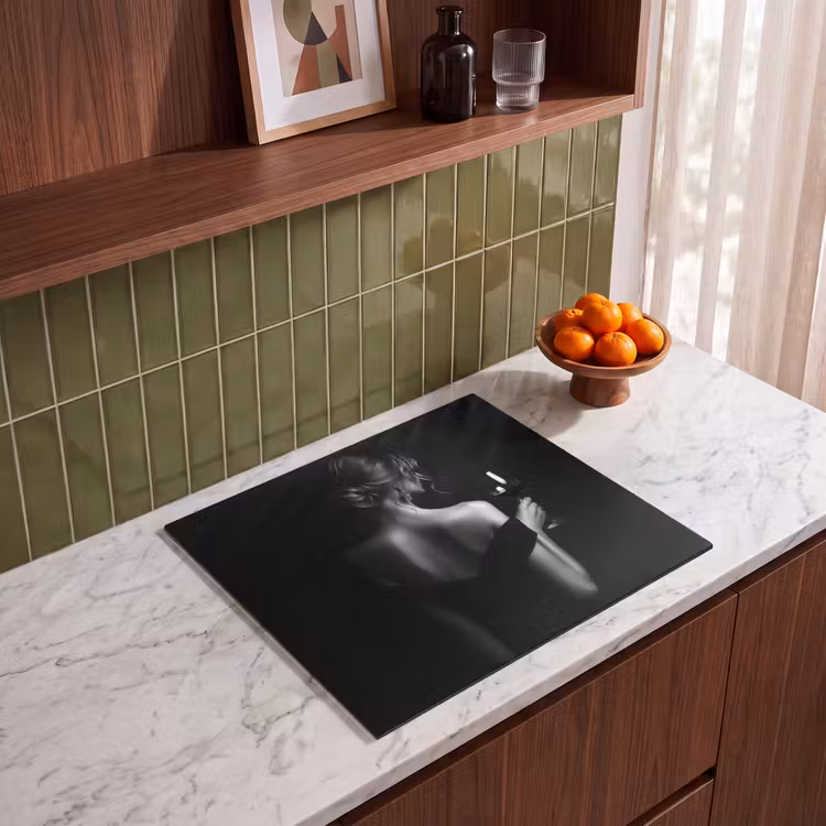 Induction hob protector - Woman - Wine - Dress — 4
