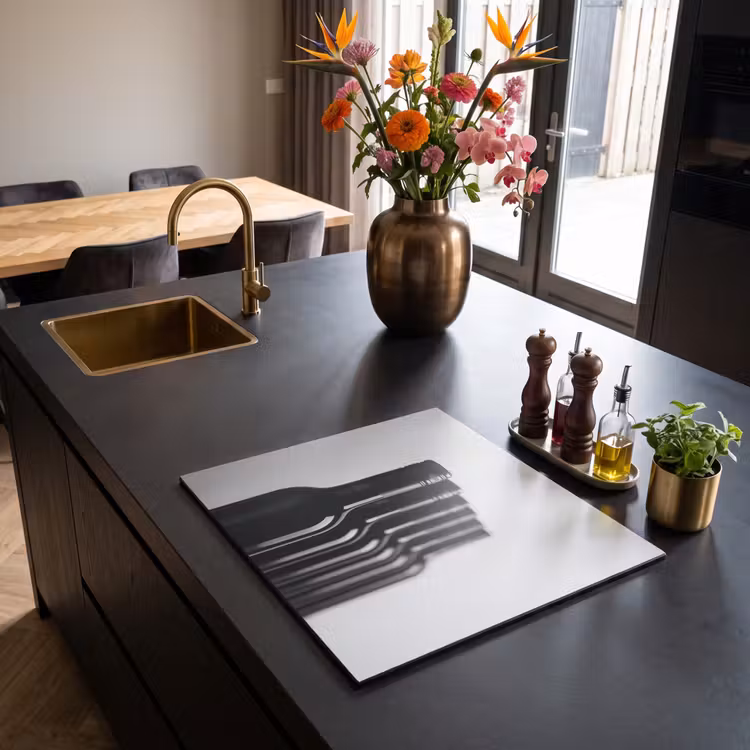 Induction hob protector - Wine Bottles - Black - Minimalist — 2