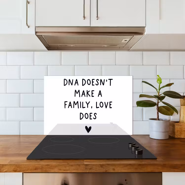 Kitchen splashback for hob - English quote "DNA doesn't make a family, love does" with a heart on a white background — 3