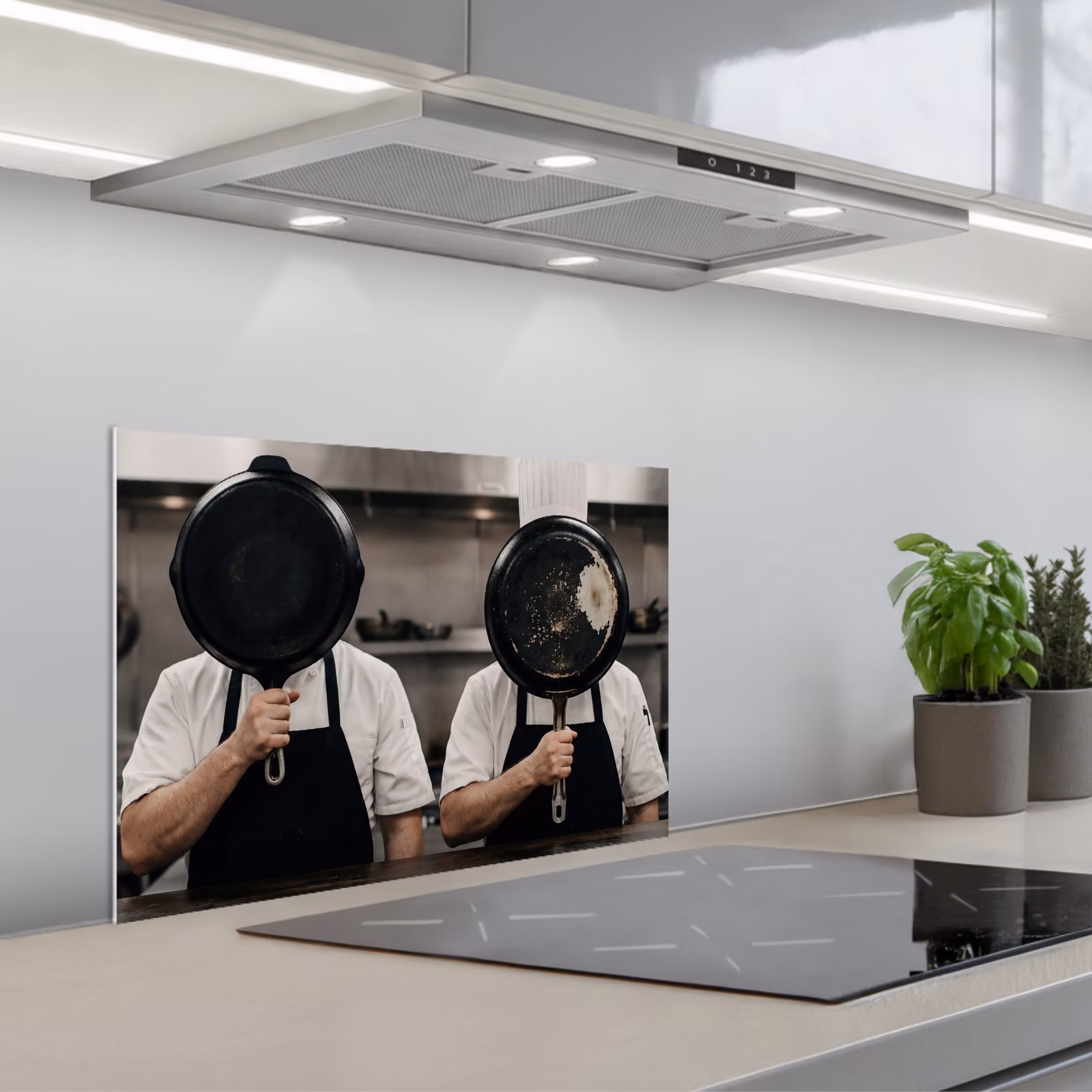 Kitchen splashback for hob - Cooks - Frying pans - Kitchen — 1