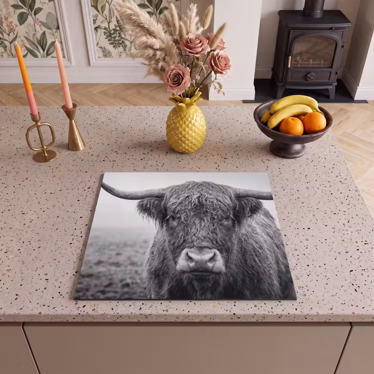 Induction hob cover - Scottish highlander - Black - White - Grass — 3