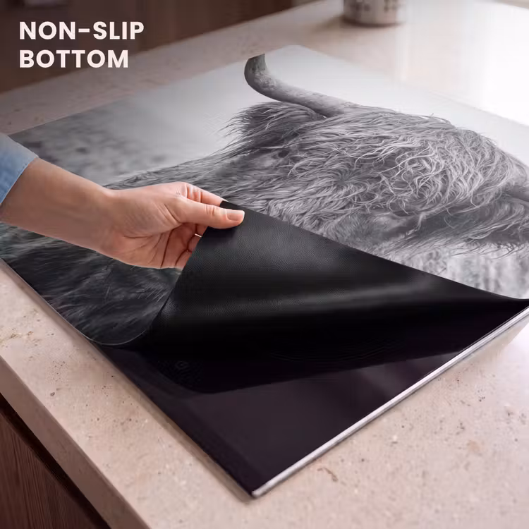 Induction hob cover - Scottish highlander - Black - White - Grass — 5