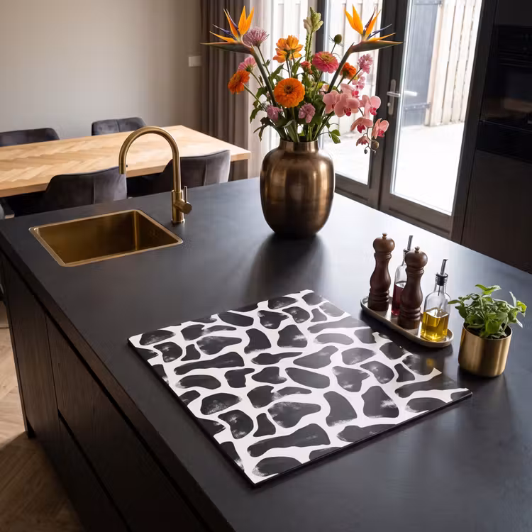 Induction hob protector - Animal pattern - Spots - Black - White — 2