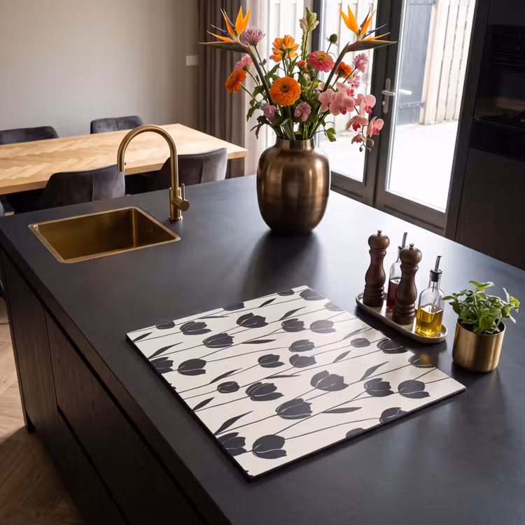 Induction hob protector - Tulips - Pattern - Black — 2