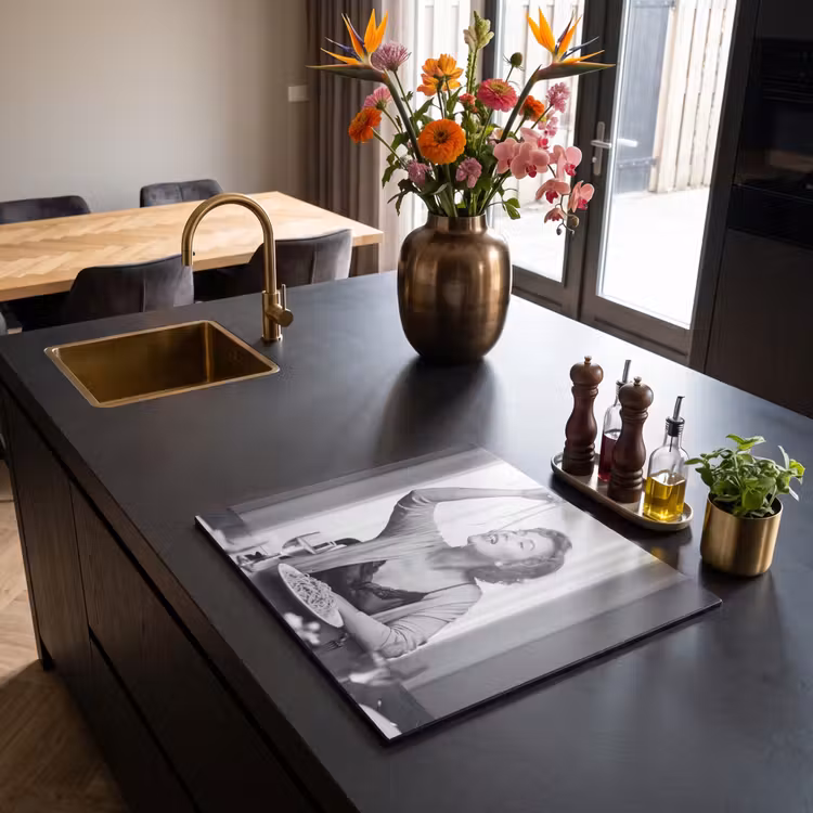 Induction hob protector - Woman - Spaghetti - Black - White — 2