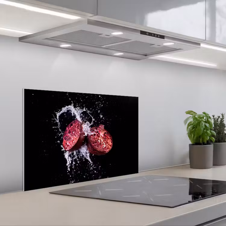 Kitchen splashback for hob - Pomegranate - Fruit - Water - Black - Purple — 1