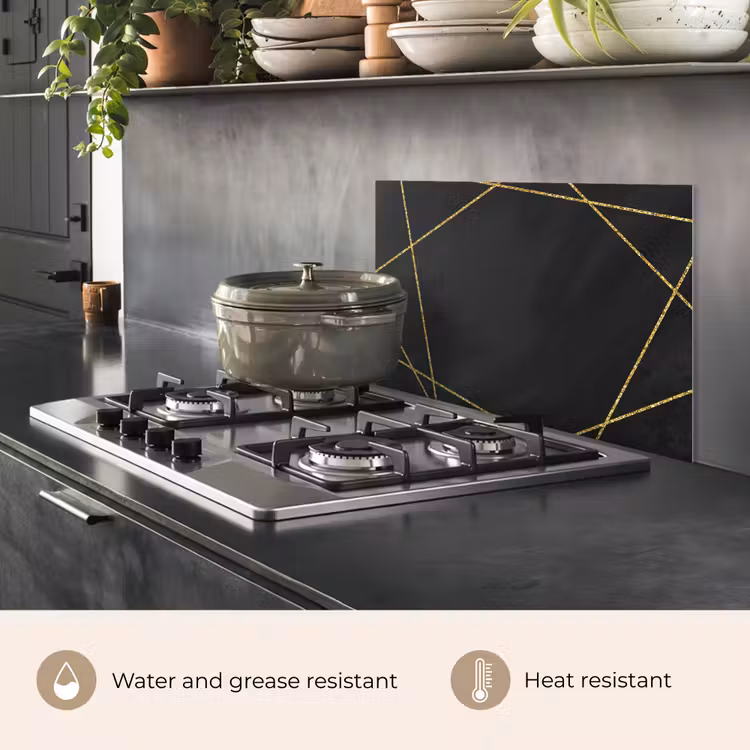 Kitchen splashback for hob - Geometric pattern of gold lines on a black background — 2