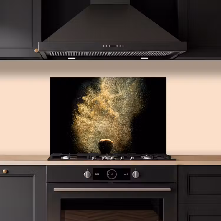 Kitchen splashback for hob - Gold powder on a black background — 5