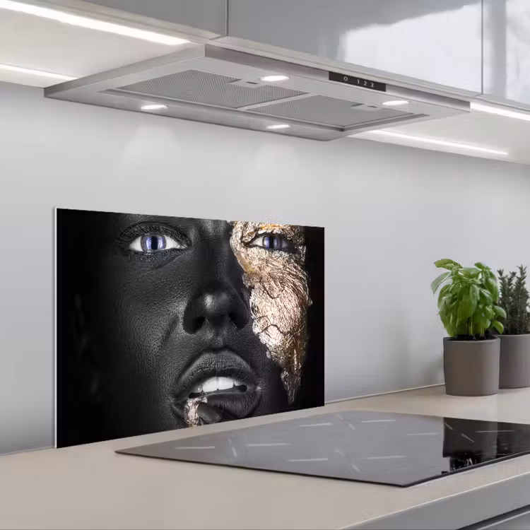 Kitchen splashback for hob - Woman - Gold leaf - Black - Skin - Luxury — 1