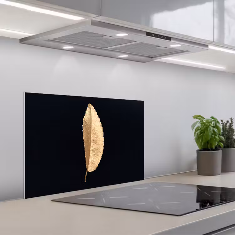 Kitchen splashback for hob - Leaves - Black and gold - Luxury - Chic - Nature — 1