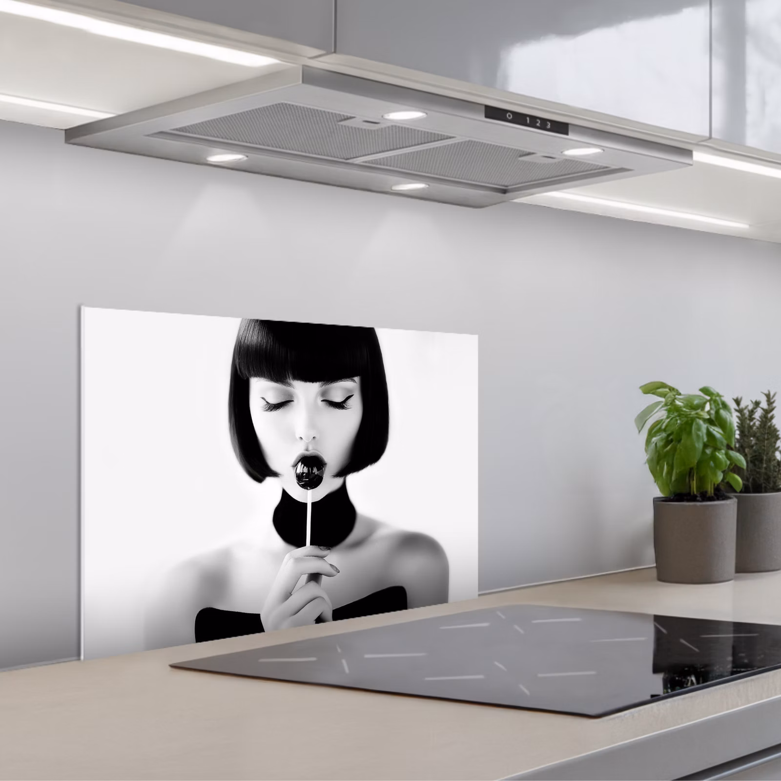 Kitchen splashback for hob - Woman - Lolly - Black - White — 1