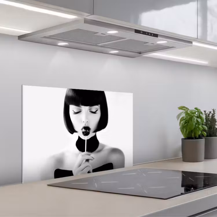 Kitchen splashback for hob - Woman - Lolly - Black - White — 1
