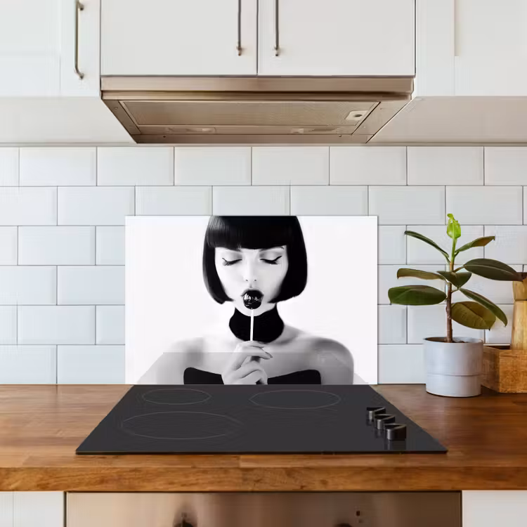 Kitchen splashback for hob - Woman - Lolly - Black - White — 3