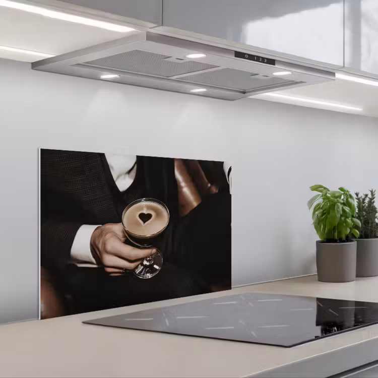 Kitchen splashback for hob - Heart - Cocktail - Espresso Martini - Hand — 1