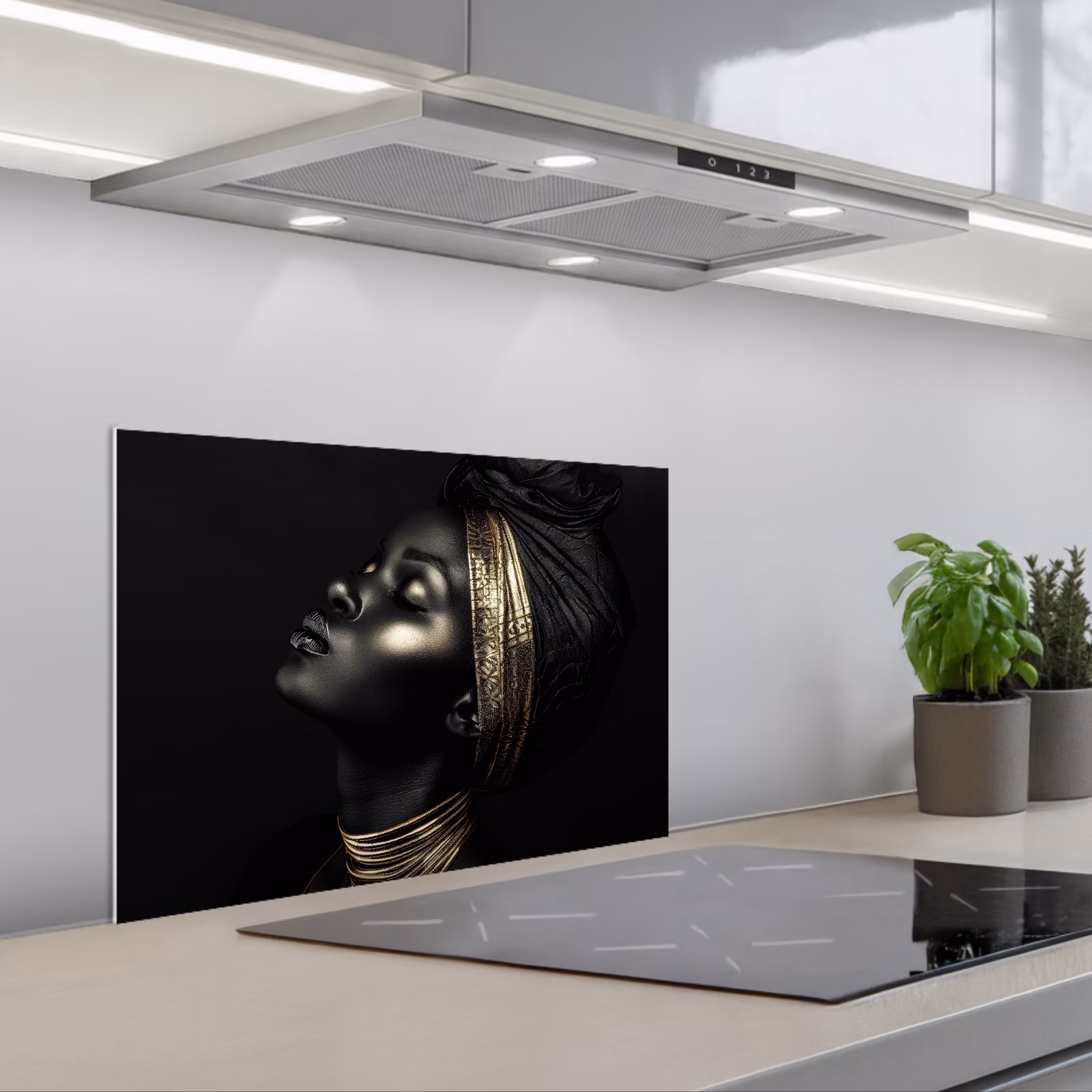 Kitchen splashback for hob - Woman - Black - Gold - Jewelry — 1