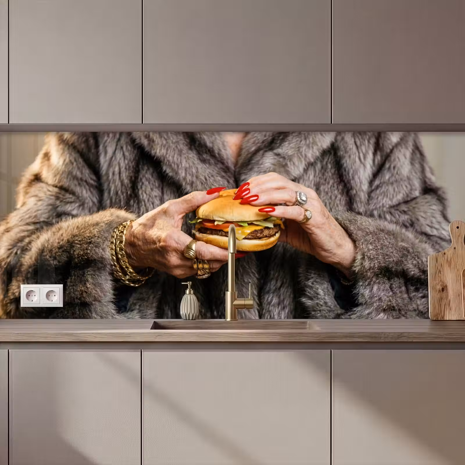 Kitchen splashback - Woman - Hamburger - Fur Coat — 1