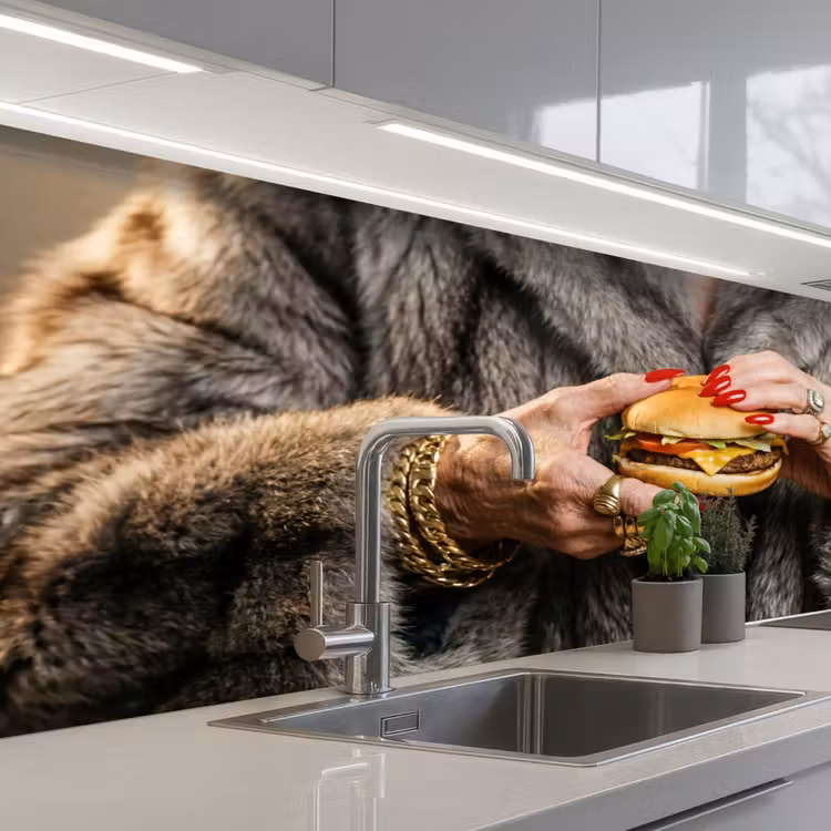 Kitchen splashback - Woman - Hamburger - Fur Coat — 2