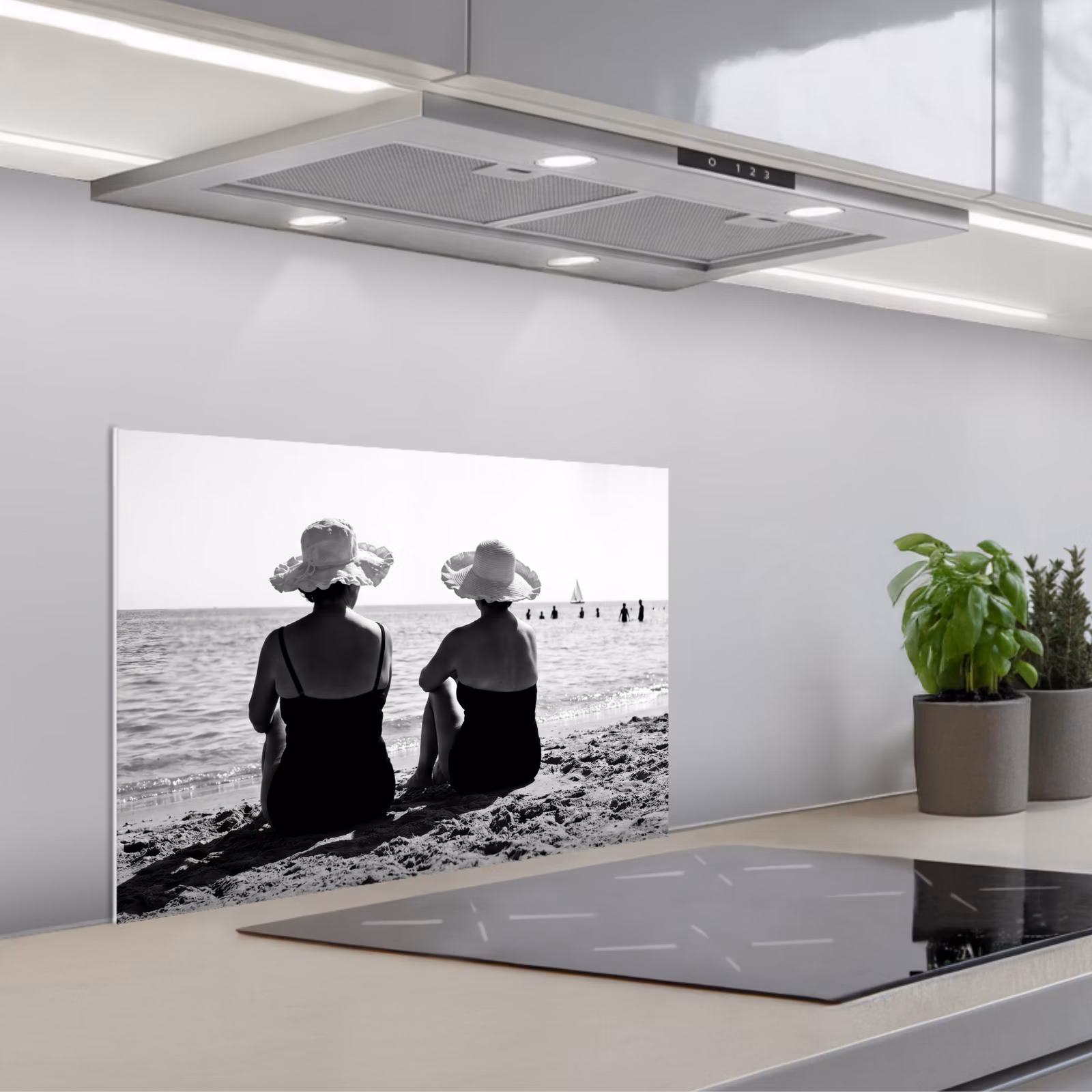 Kitchen splashback for hob - Women - Sun hat - Beach - Black - White — 1