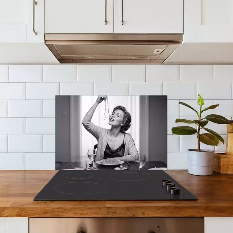 Kitchen splashback for hob - Woman - Spaghetti - Black - White — 3