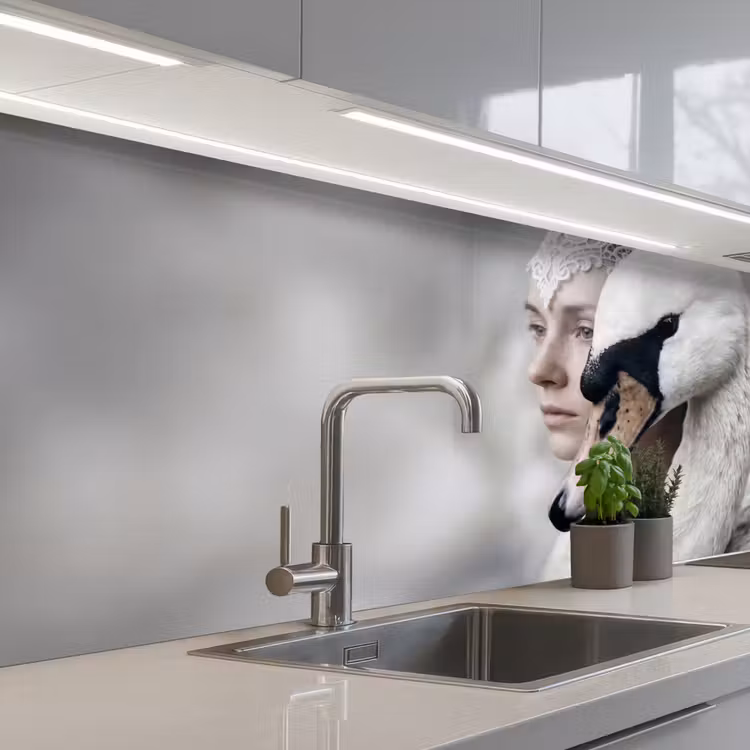 Kitchen splashback - Woman - Swan - White — 2