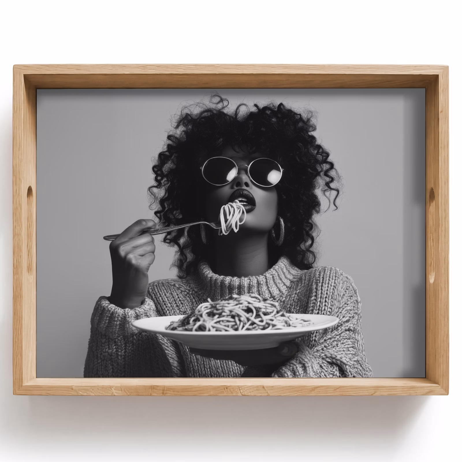 Tray - Woman - Pasta - Black - White — 1