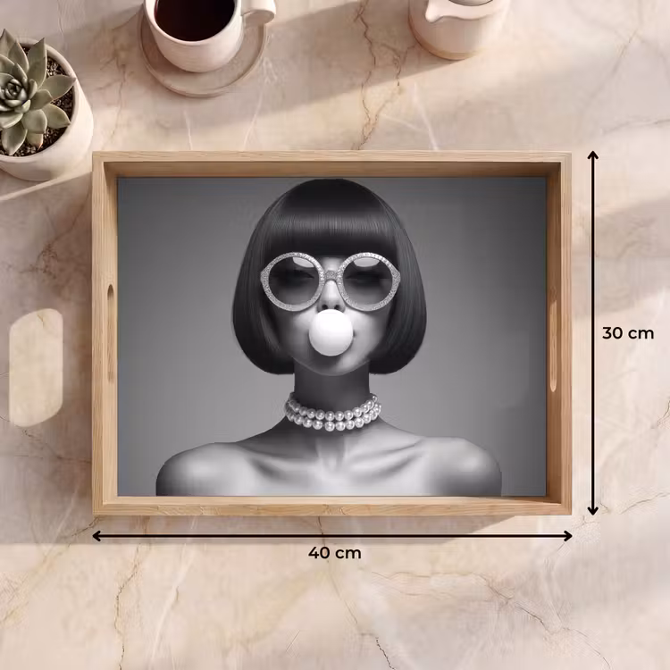 Tray - Woman - Black and White - Necklace - Sunglasses — 8